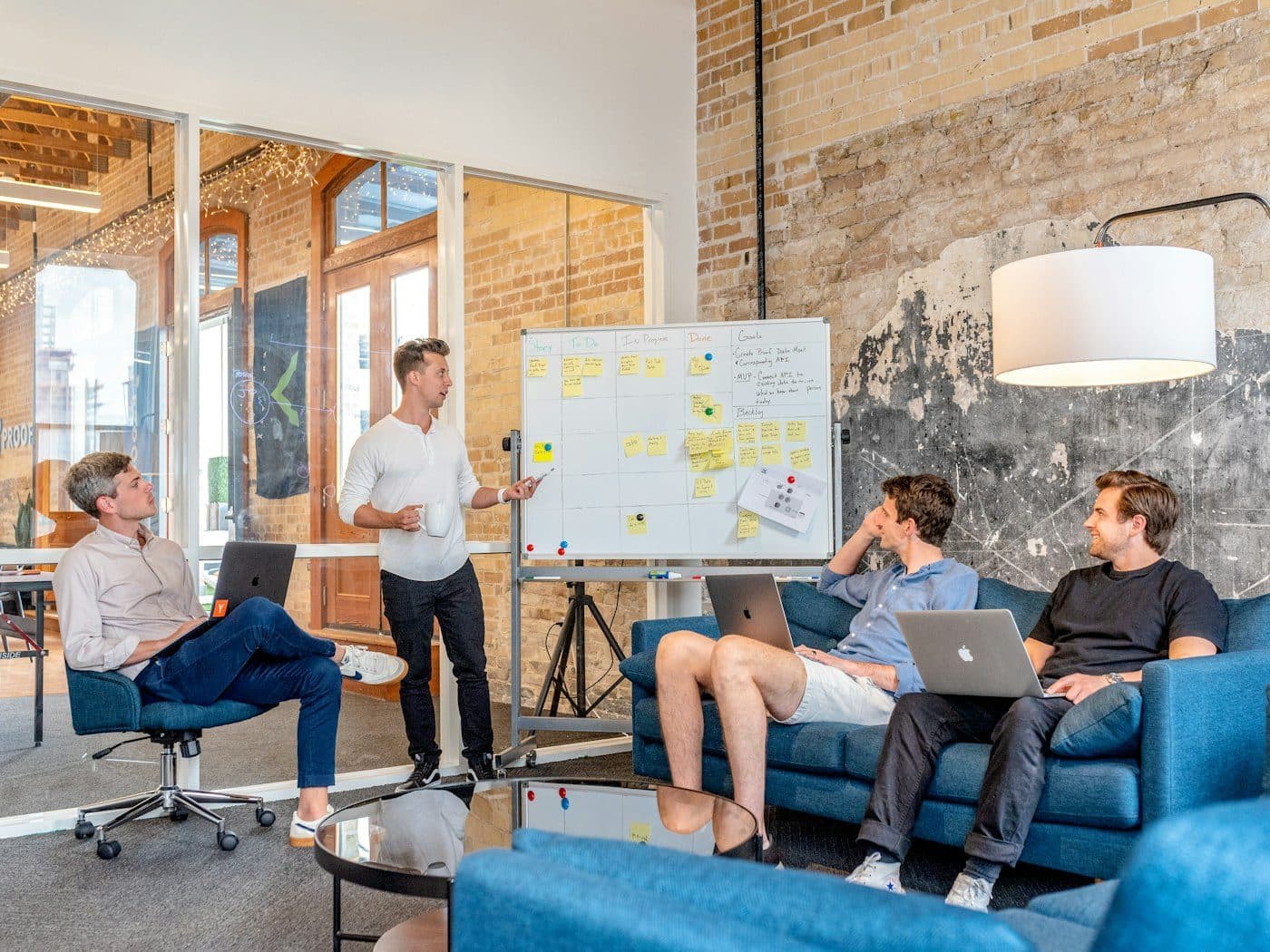 Projet team in a requirement discussion with a client